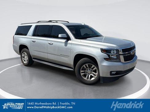 Used 2017 Chevrolet Suburban LT image 1