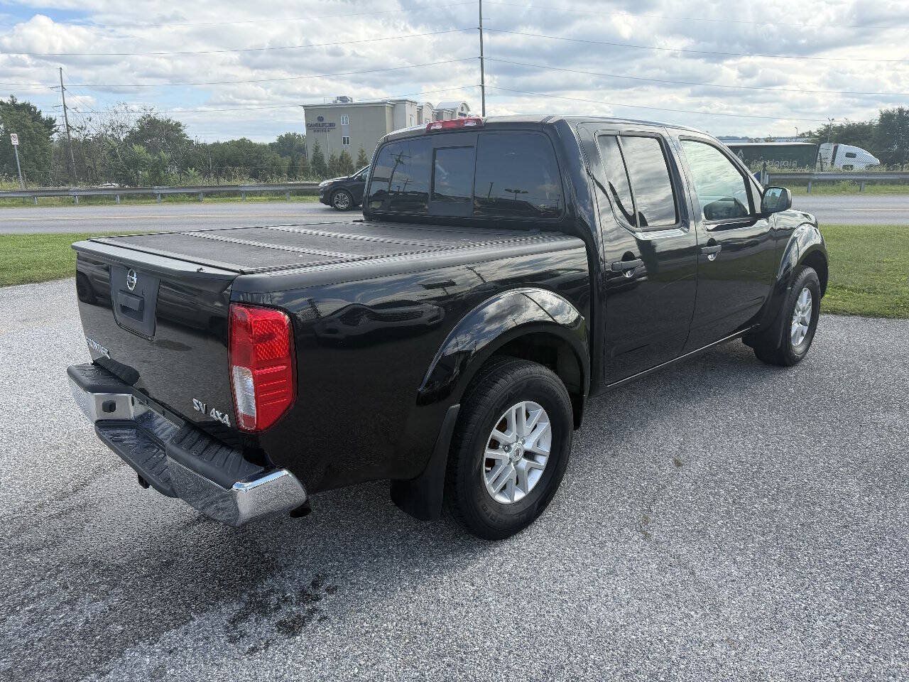 Used 2018 Nissan Frontier SV AWD/4WD image 5