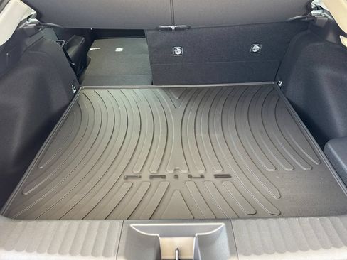 New 2027 Toyota Prius FWD image 17