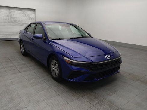 Used 2025 Hyundai Elantra SE FWD image 13