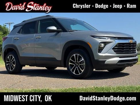 Used 2025 Chevrolet TrailBlazer LT AWD/4WD image 1