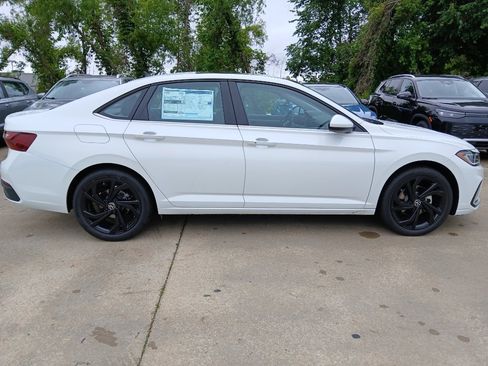 New 2026 Volkswagen Jetta SE FWD image 6