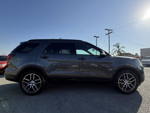 Used 2018 Ford Explorer Sport image 34