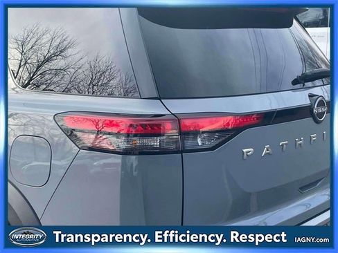 Certified 2022 Nissan Pathfinder Platinum w/ Cargo Package image 11
