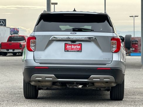 Certified 2022 Ford Explorer XLT w/ Equipment Group 202A image 5