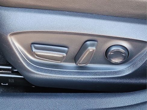 Used 2023 Toyota Camry SE image 18