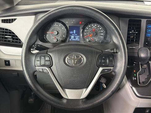 Used 2015 Toyota Sienna LE FWD image 21