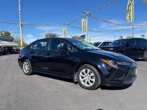 Used 2025 Toyota Corolla LE image 4
