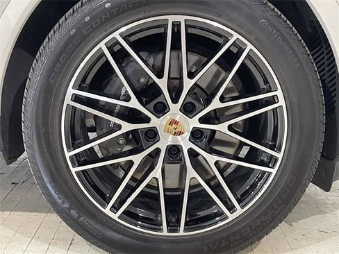 Used 2024 Porsche Cayenne image 16