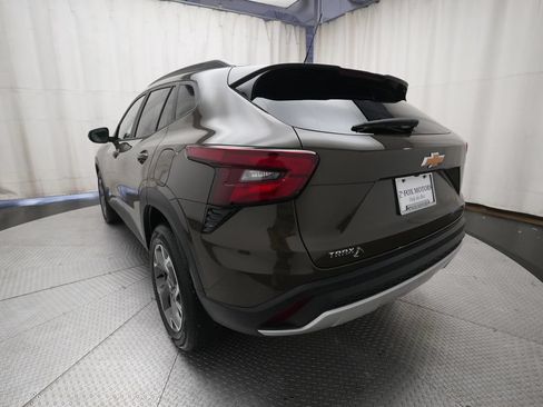 Used 2024 Chevrolet Trax LT w/ Driver Confidence Package FWD image 33