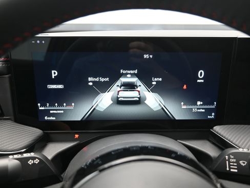 New 2025 Nissan Kicks SR image 13