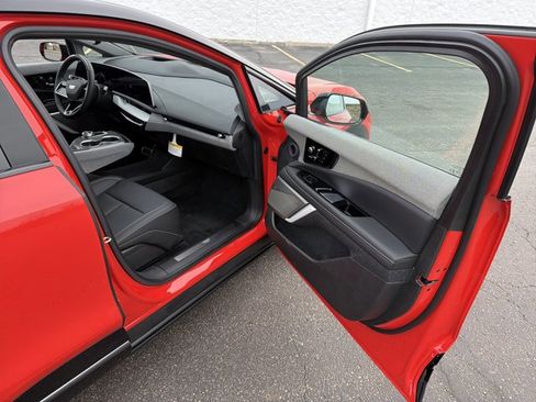 New 2025 Cadillac Optiq Sport 2 w/ LPO, Floor Liner Package image 29