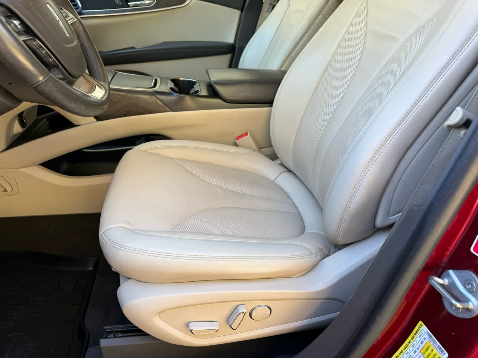 Used 2019 Lincoln Nautilus Select FWD image 4