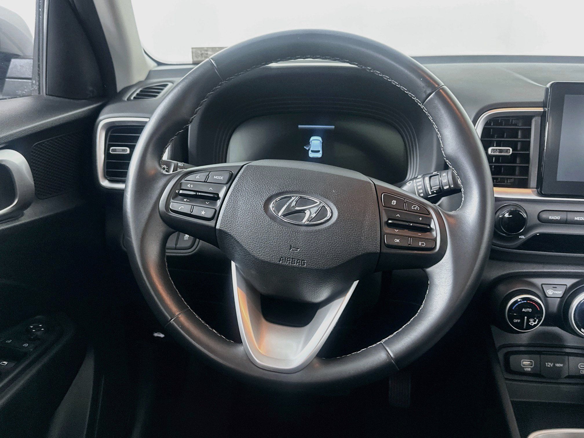 Used 2025 Hyundai Venue SEL FWD image 18