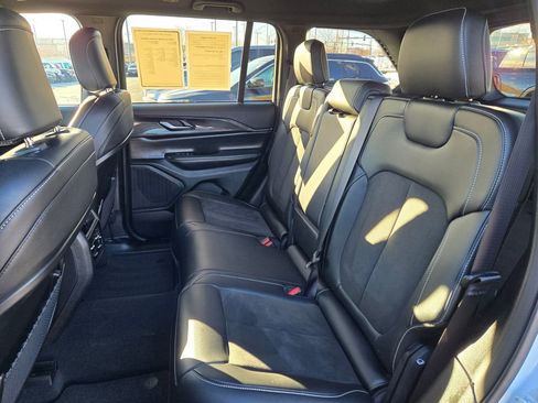 Used 2023 Jeep Grand Cherokee Altitude image 26