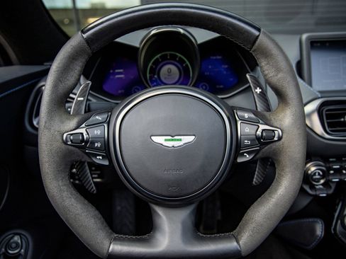 Used 2022 Aston Martin V8 Vantage Roadster RWD image 28