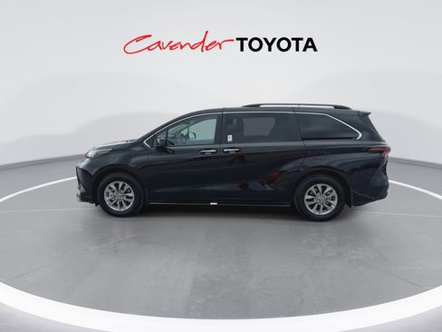 Certified 2026 Toyota Sienna XLE image 5