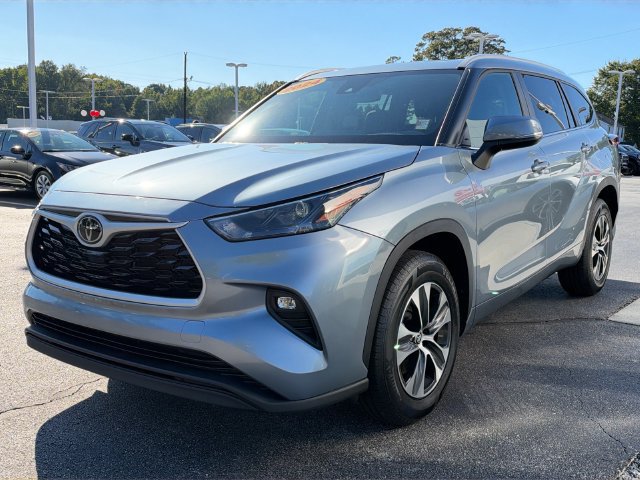 Used 2024 Toyota Highlander XLE FWD image 8