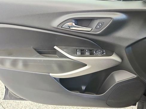 Used 2024 Chevrolet Trax RS w/ Sunroof Package FWD image 34