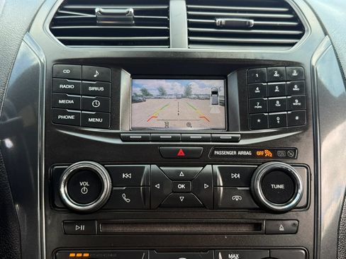 Used 2017 Ford Explorer XLT AWD/4WD image 33