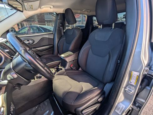 Used 2015 Jeep Cherokee Latitude image 16