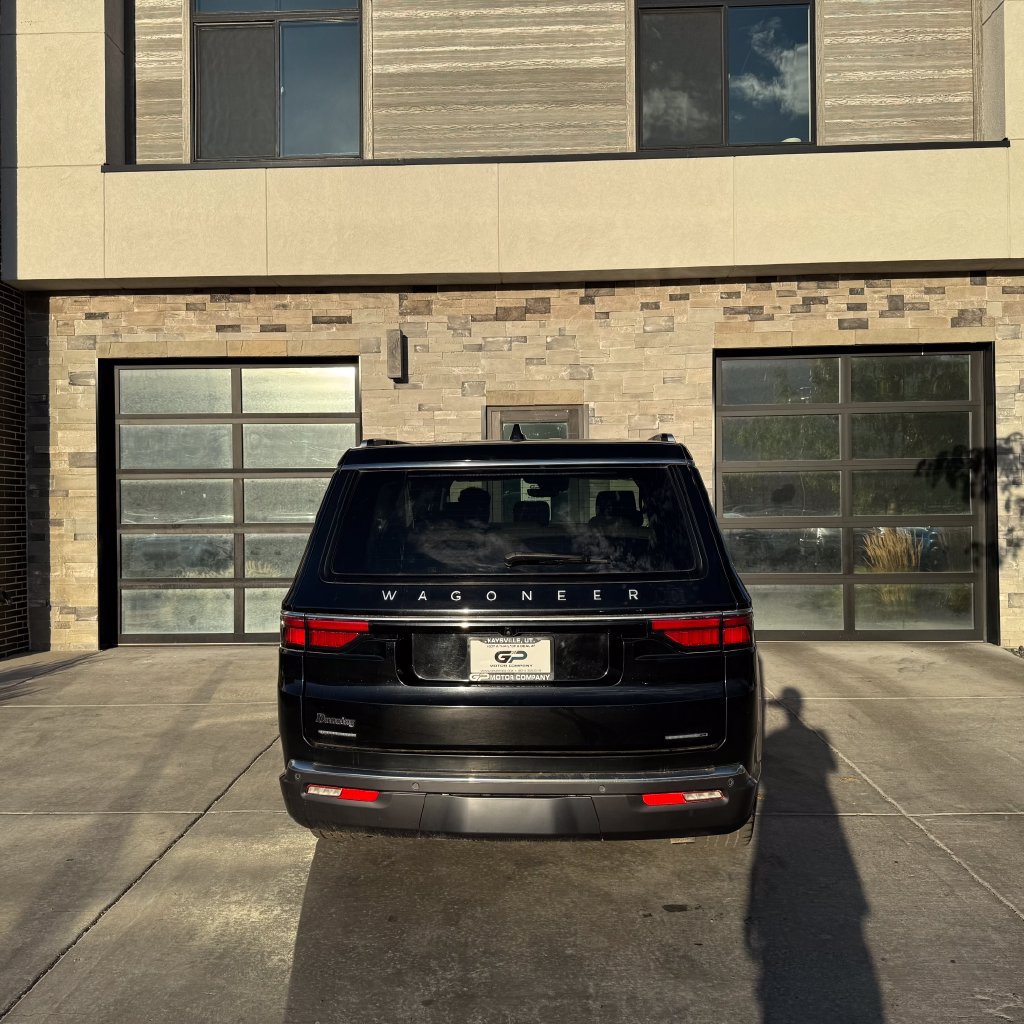 Used 2022 Jeep Wagoneer Series II AWD/4WD image 4