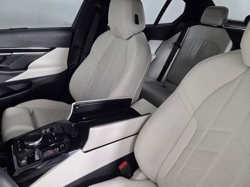 Used 2025 BMW 530i w/ Premium Package RWD image 21