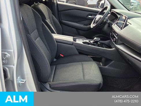 Used 2025 Nissan Rogue SV FWD image 17