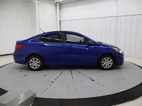 Used 2014 Hyundai Accent GLS FWD image 2