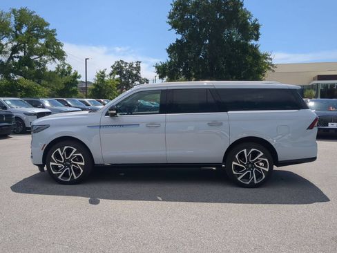 New 2026 Lincoln Navigator L Reserve AWD/4WD image 6