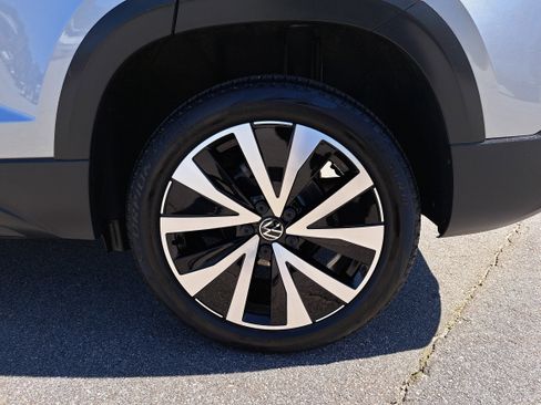 Certified 2023 Volkswagen Taos SE image 31
