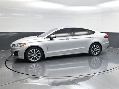 Used 2019 Ford Fusion SE image 6