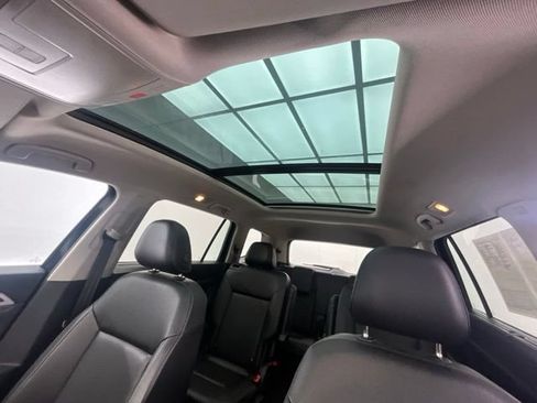 Used 2019 Volkswagen Atlas SEL R-Line AWD/4WD image 7