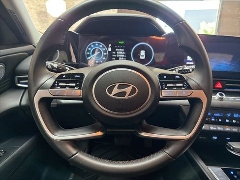 Used 2025 Hyundai Elantra SEL FWD image 16
