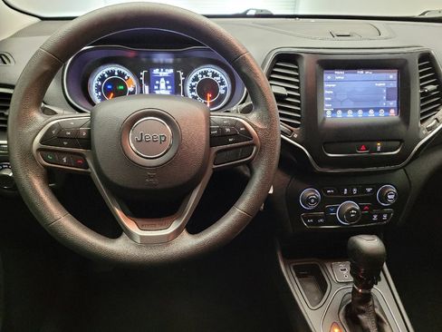 Used 2021 Jeep Cherokee Latitude FWD image 22