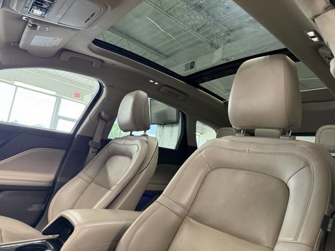 Used 2022 Lincoln Corsair AWD w/ Premium Package image 30