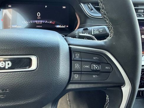 Used 2023 Jeep Grand Cherokee Altitude AWD/4WD image 19