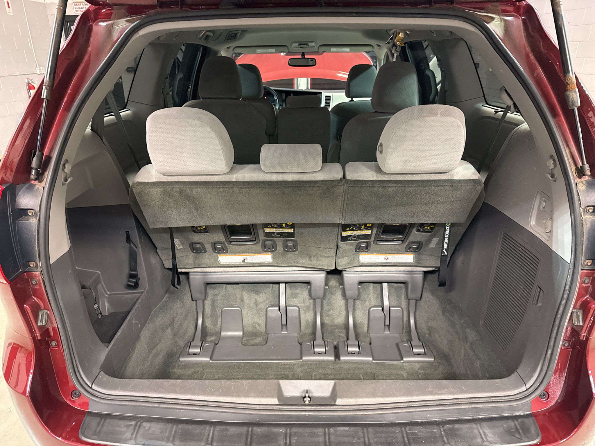 Used 2015 Toyota Sienna LE FWD image 30