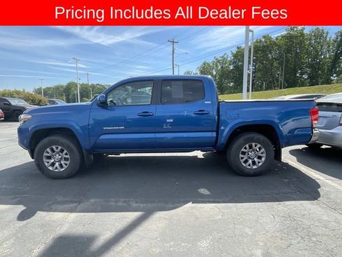 Used 2018 Toyota Tacoma SR5 AWD/4WD image 2