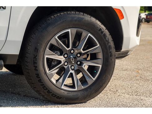 Used 2023 Chevrolet Suburban Z71 AWD/4WD image 10
