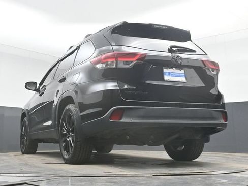 Used 2019 Toyota Highlander SE w/ Nightshade Edition FWD image 49