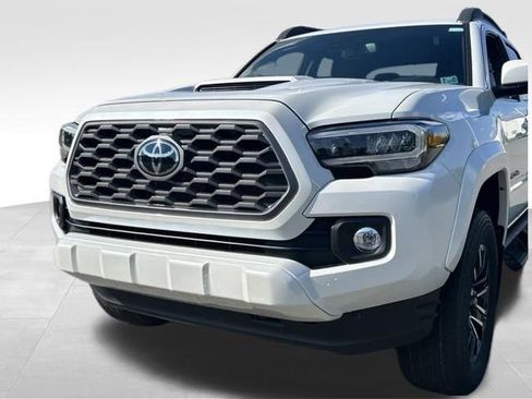 Used 2022 Toyota Tacoma TRD Sport w/ Technology Package AWD/4WD image 9
