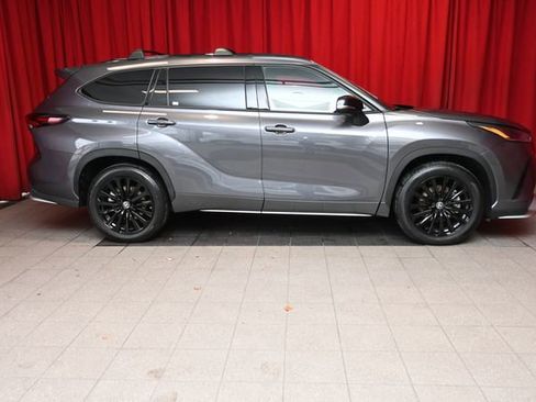 Used 2025 Toyota Highlander XSE image 12