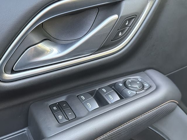 Used 2024 GMC Yukon XL AT4 AWD/4WD image 23