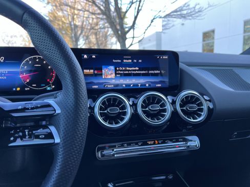 Certified 2025 Mercedes-Benz GLA 250 image 31