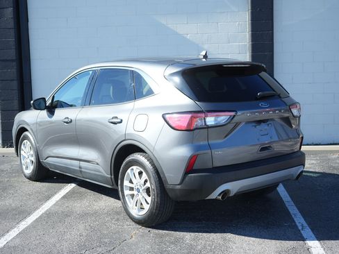 Used 2021 Ford Escape SE image 6