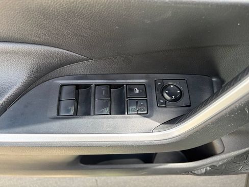 Used 2022 Toyota RAV4 LE FWD image 18