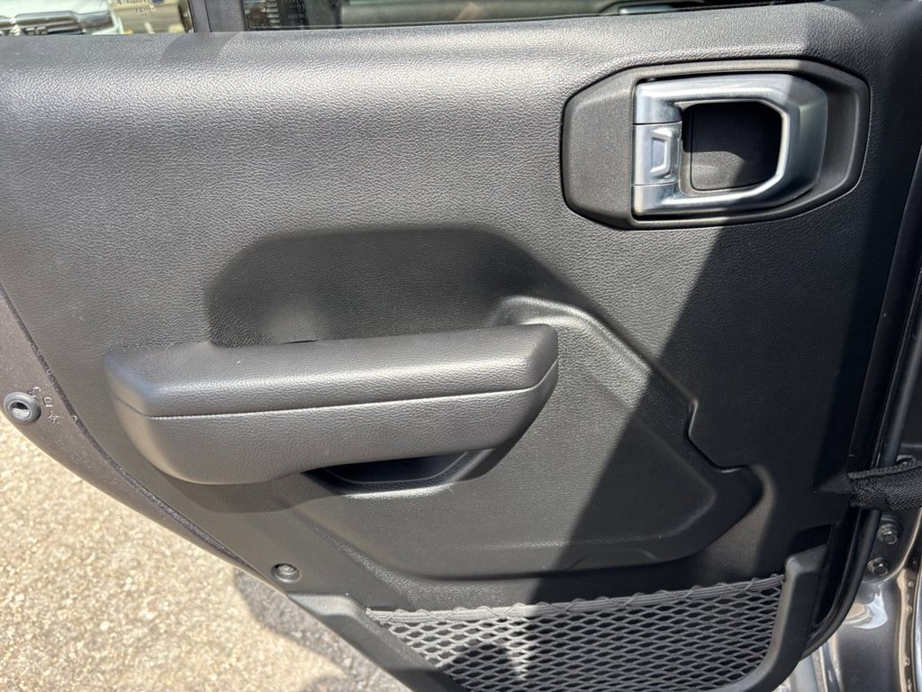 Used 2021 Jeep Gladiator Sport AWD/4WD image 22