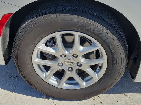 Used 2022 Chrysler Voyager LX image 10