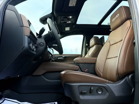 New 2025 Chevrolet Tahoe High Country AWD/4WD image 11